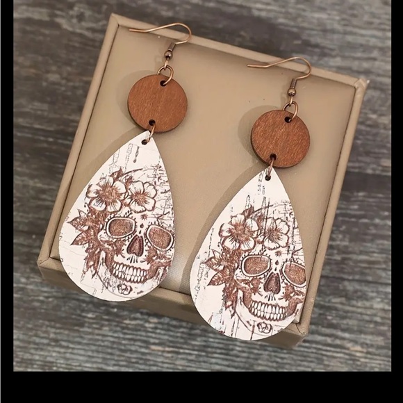 Unique Teardrop Skull Flower Dangle Earrings - Retro Party Style Wooden new - Picture 2 of 5